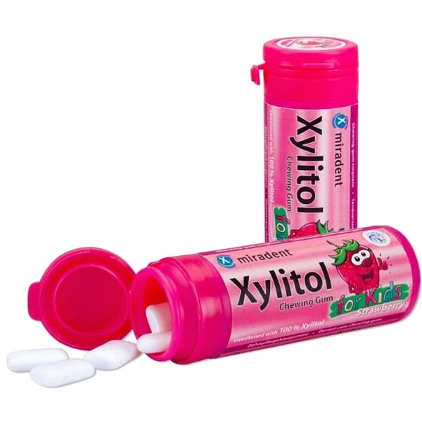 Miradent Xylitol kramtomoji guma su ksilitoliu, 30 vnt braškių skonio